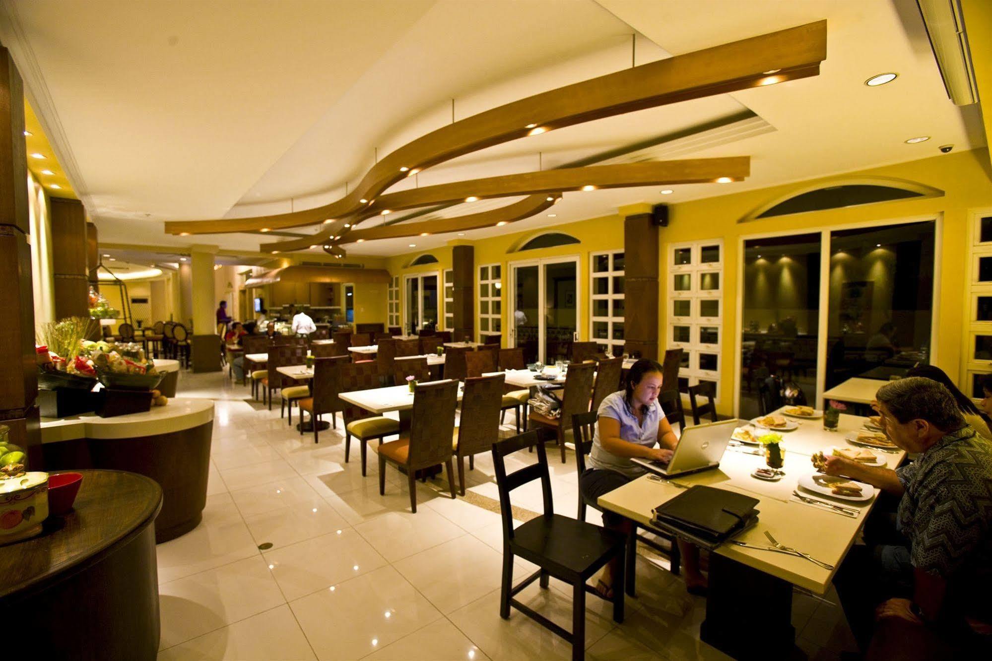 Hotel Venezia Legazpi Extérieur photo